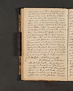 Gammel kone ved en garnvinde; i forgunden træhjul by Johan Thomas Lundbye