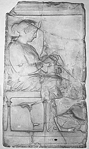 Gravrelief. Gravrelief for Philis, datter af Kleomedes. Kvinde siddende mod h. med skrin i v. hånd by Ubekendt
