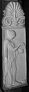 Gravrelief. Stående ung kvinde mod h. med smykkeskrin i v. hånd, Giustiniani stelen by Ubekendt