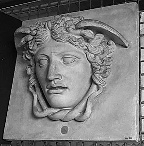 Kvindehovede vendt frontalt. Medusa Rondanini by Ubekendt