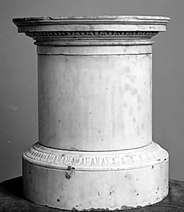 Piedestal by Michael Henry Spang