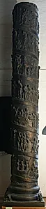 Reliefsøjle med motiver fra Jesus jordeliv i venstredrejet spiral, Bernwardsøjlen by Ubekendt