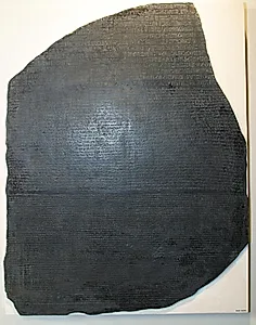 Rosetta stenen med hieroglyf-, demotisk og græsk indskrift by Ubekendt