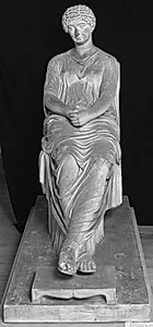 Siddende kvinde med hænderne i skødet, Agrippina by Ubekendt