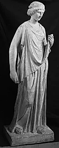 Stående kvinde iført peplos, Uffizi-Hygieia typen by Ubekendt