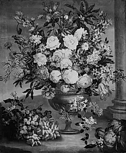 Stor blomsterbuket i en vase. I forgrunden frugter by E.H. Løffler