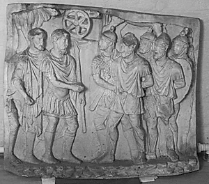 Tilfangetagne barbarer med konisk hovedbeklædning føres frem for Marcus Aurelius (og Pompeianus?) Kærrehjul ses ovenover. by Ubekendt