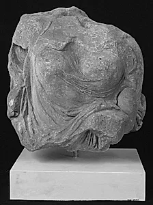 Torso af draperet kvinde by Ubekendt
