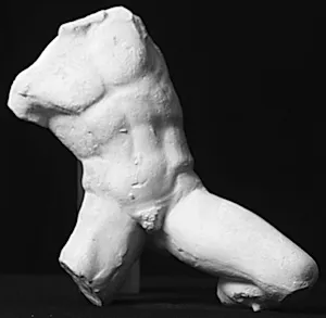 Torso af nøgen mand med bøjet v. ben by Ubekendt