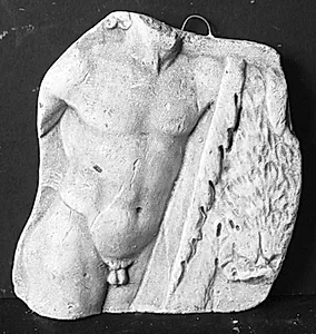 Torso af nøgen yngling med løveskind over venstre arm by Ubekendt