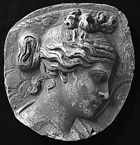 Trajan søjlen. Kvindehoved, højre profil by Ubekendt