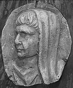 Trajan søjlen. Mandehoved, højre profil (fragment, underansigt) by Ubekendt