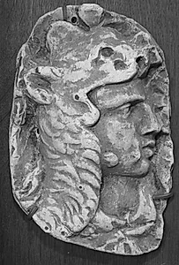 Trajan søjlen. Mandehoved, højre profil by Ubekendt