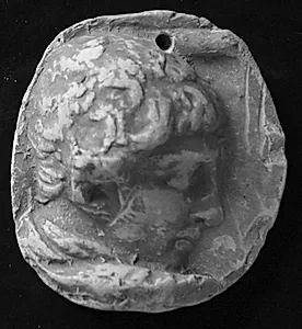 Trajan søjlen. Mandehoved, højre profil by Ubekendt