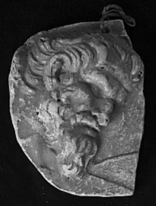 Trajan søjlen. Mandehoved, højre profil by Ubekendt