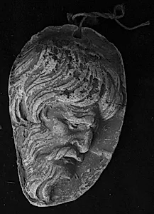 Trajan søjlen. Mandehoved, højre profil by Ubekendt