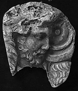 Trajan søjlen. Mandehoved, højre profil by Ubekendt