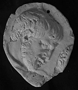 Trajan søjlen. Mandehoved, højre profil by Ubekendt