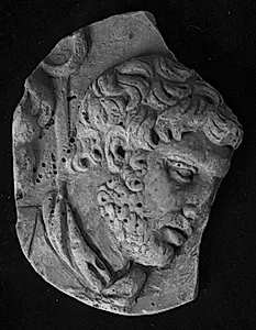 Trajan søjlen. Mandehoved, højre profil by Ubekendt