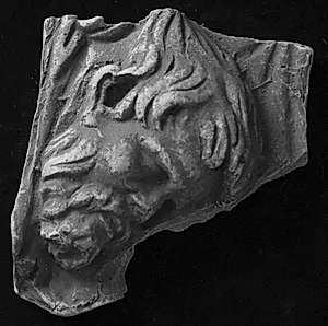 Trajan søjlen. Mandehoved, højre profil by Ubekendt