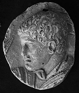 Trajan søjlen. Mandehoved, venstre profil by Ubekendt