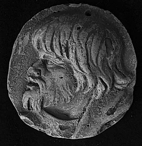 Trajan søjlen. Mandehoved, venstre profil by Ubekendt