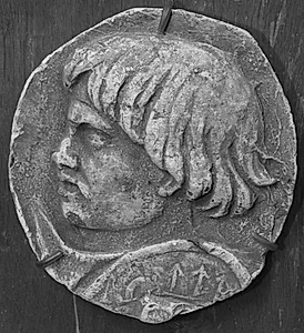 Trajan søjlen. Mandehoved, venstre profil by Ubekendt