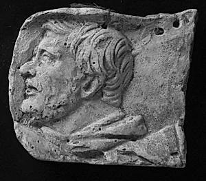 Trajan søjlen. Mandehoved, venstre profil by Ubekendt