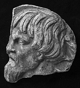 Trajan søjlen. Mandehoved, venstre profil by Ubekendt