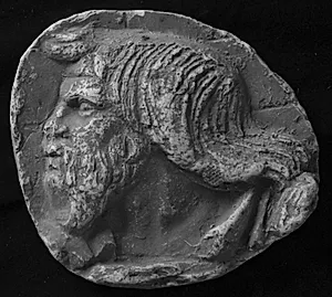 Trajan søjlen. Mandehoved, venstre profil by Ubekendt