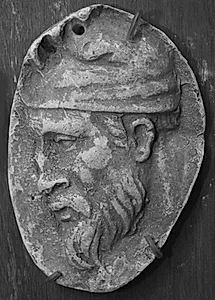 Trajan søjlen. Mandehoved, venstre profil by Ubekendt