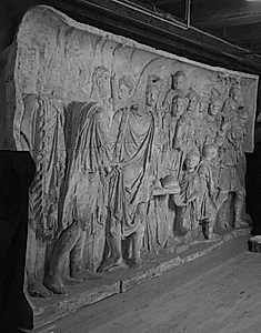 Trajan uddeler penge til børnene i Benevent by Ubekendt