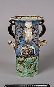 Vase med tre plastiske væsler by Niels Skovgaard
