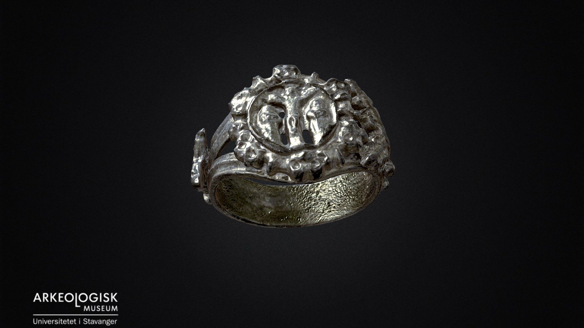 Ring of gold plated silver. Middel ages.