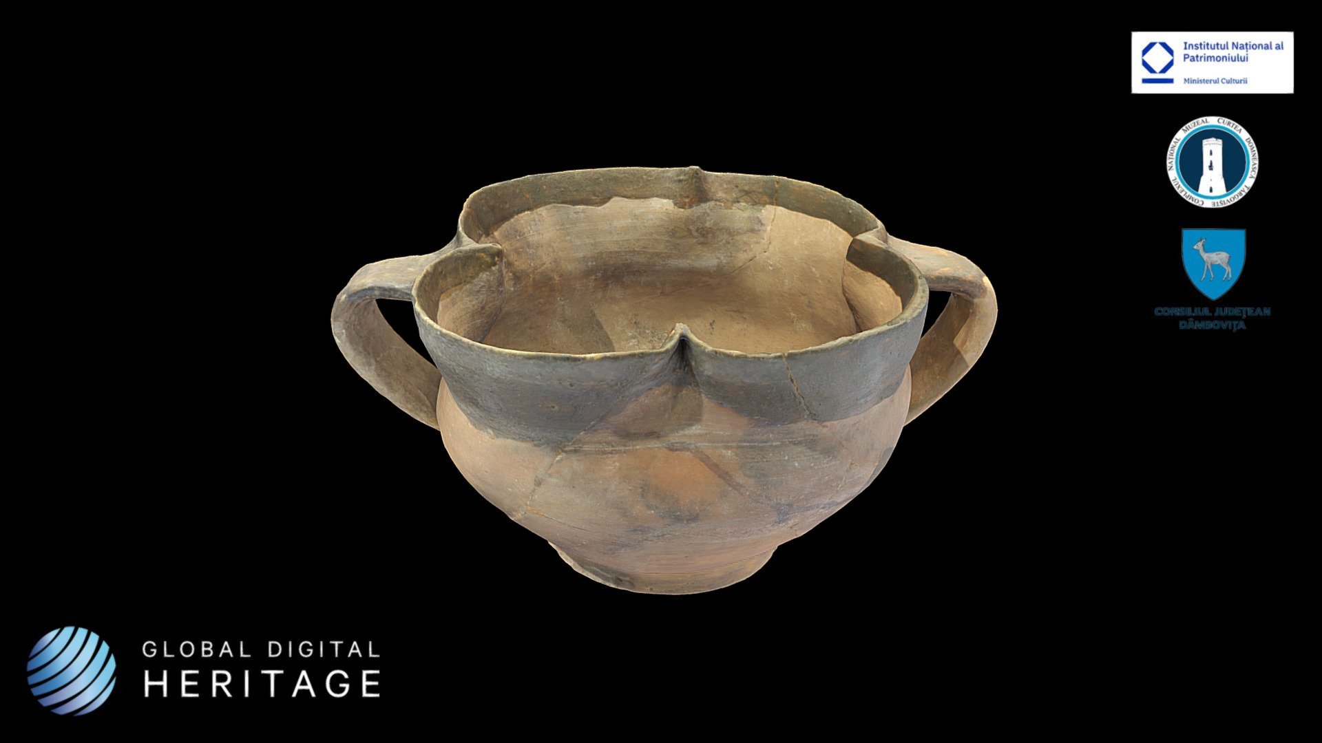 Four-lobed rimmed cup