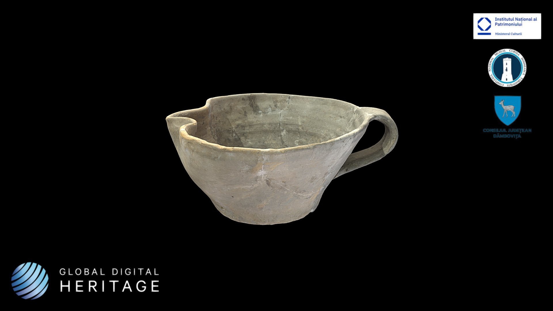 Trilobated ceramic mug