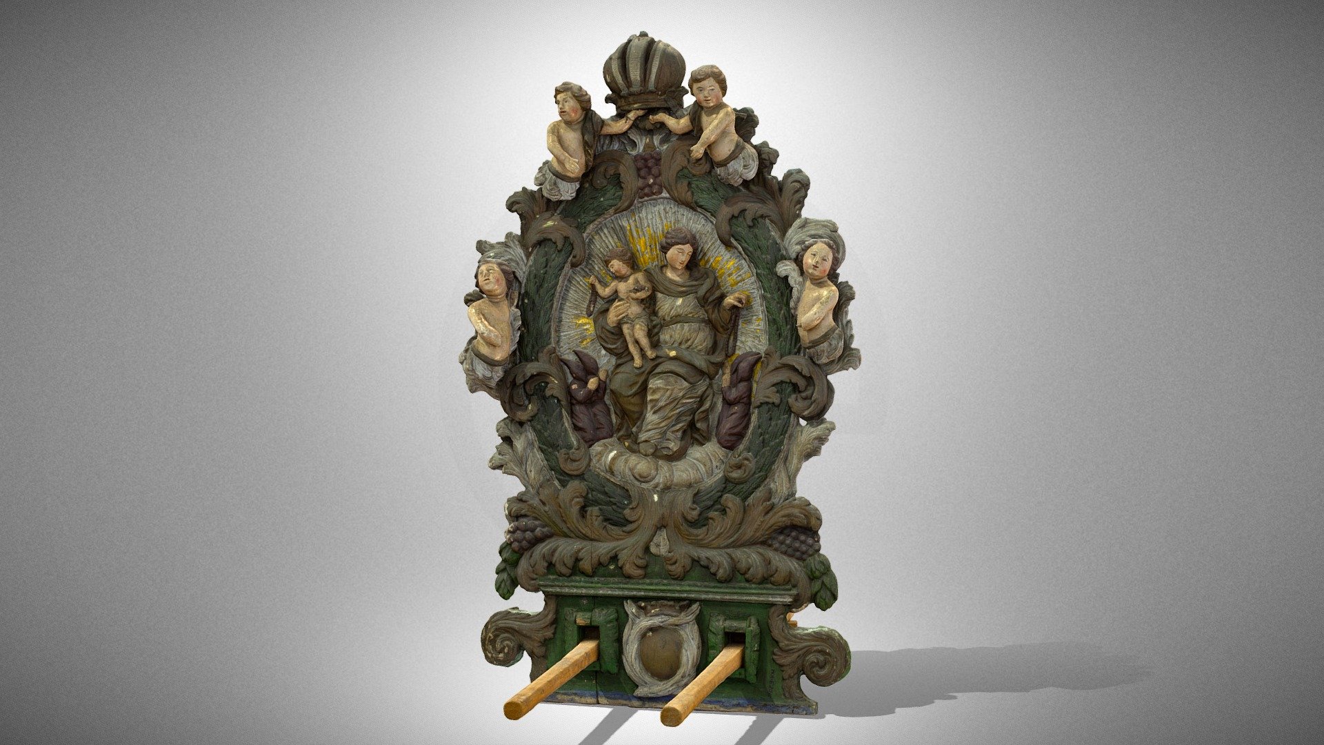 Wooden feretory with representation of Madonna
