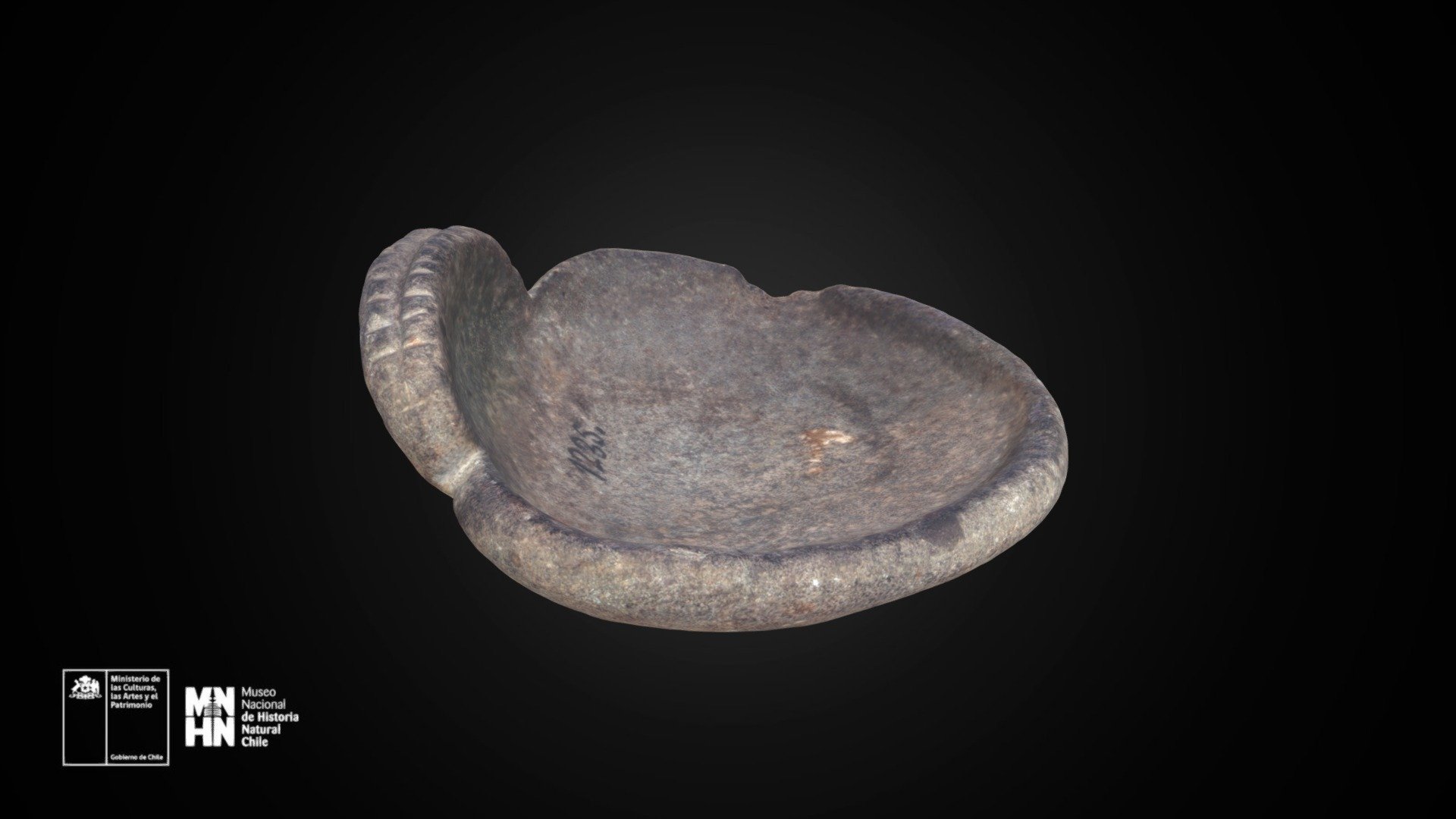 Recipiente de piedra con asa