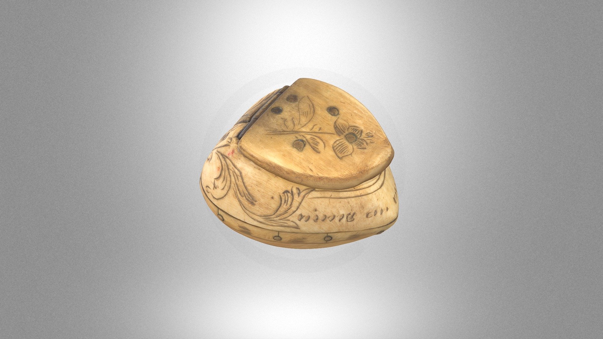 Snuffbox in the shape of a heart