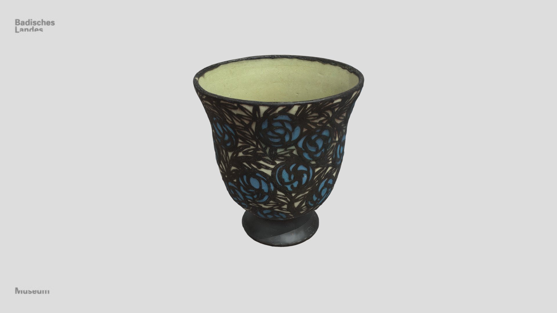 Kelchvase mit floralem Dekor